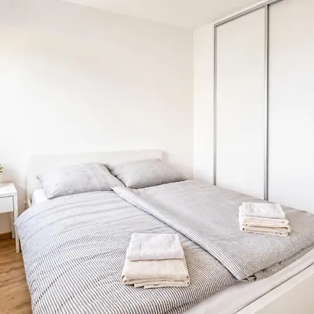 Apartment Air Conditioned 2 With Terrace, Prievozska Street